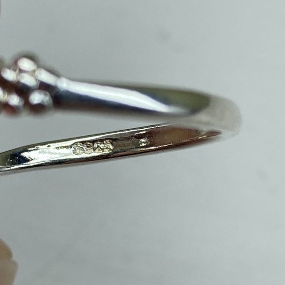 Sterling Silver Adjustable Flower and Pebble Design Spring Ring - Picture 7 of 7